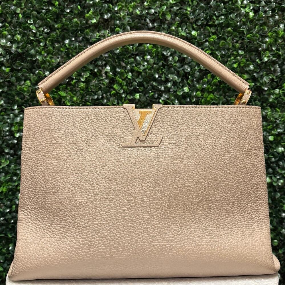 LOUIS VUITTON Taurillon Capucines MM Galet Beige